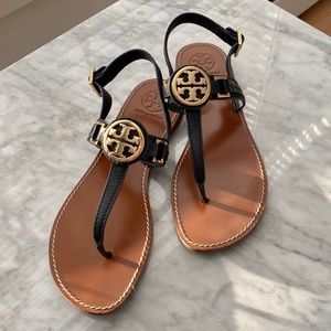 Like NEW ✨ 🌸 Navy Tory Burch Sandals Size 9.5 🌸